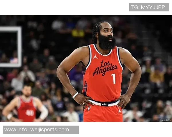 哈登三节表现稳定贡献16分10助攻4抢断带领球队取得积极正负值